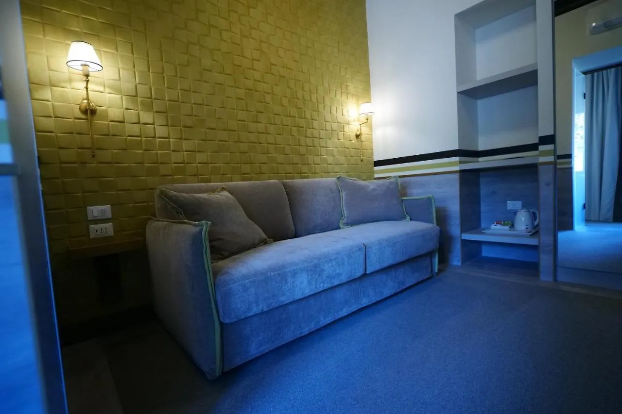 Relais Luxury Corso Hotel Roma 2*,