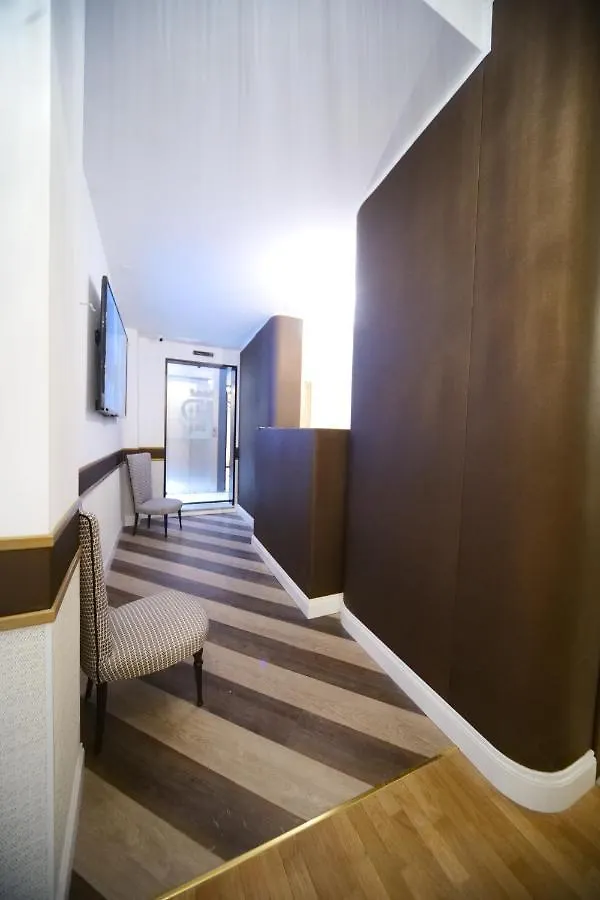 Relais Luxury Corso Hotel Rome 2*,